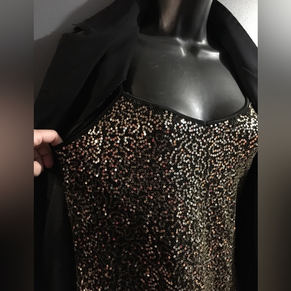 Beautiful Sequin top with adjustable spaghetti straps. - Picture 15 of 16